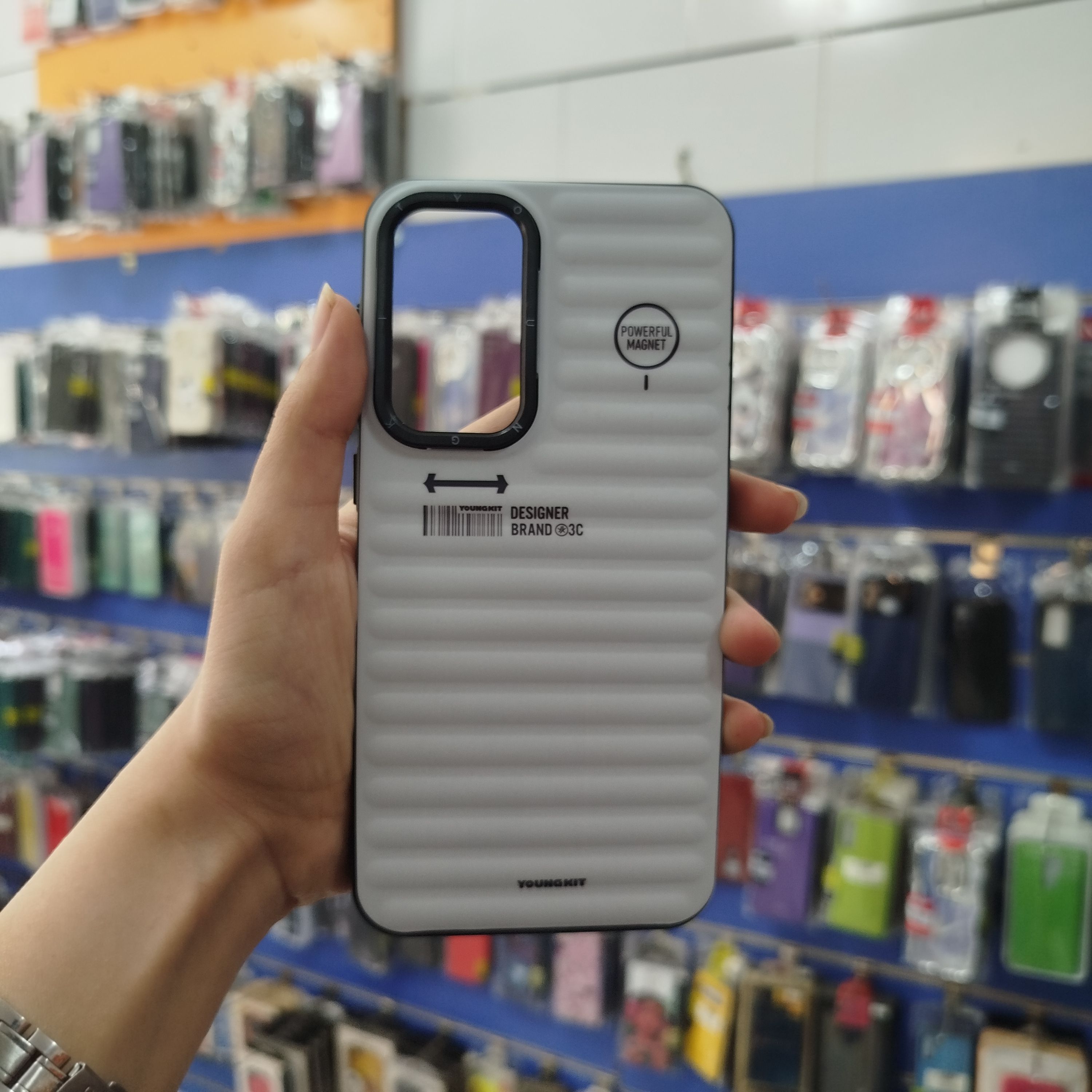 گارد سامسونگ A56 پافری سفید